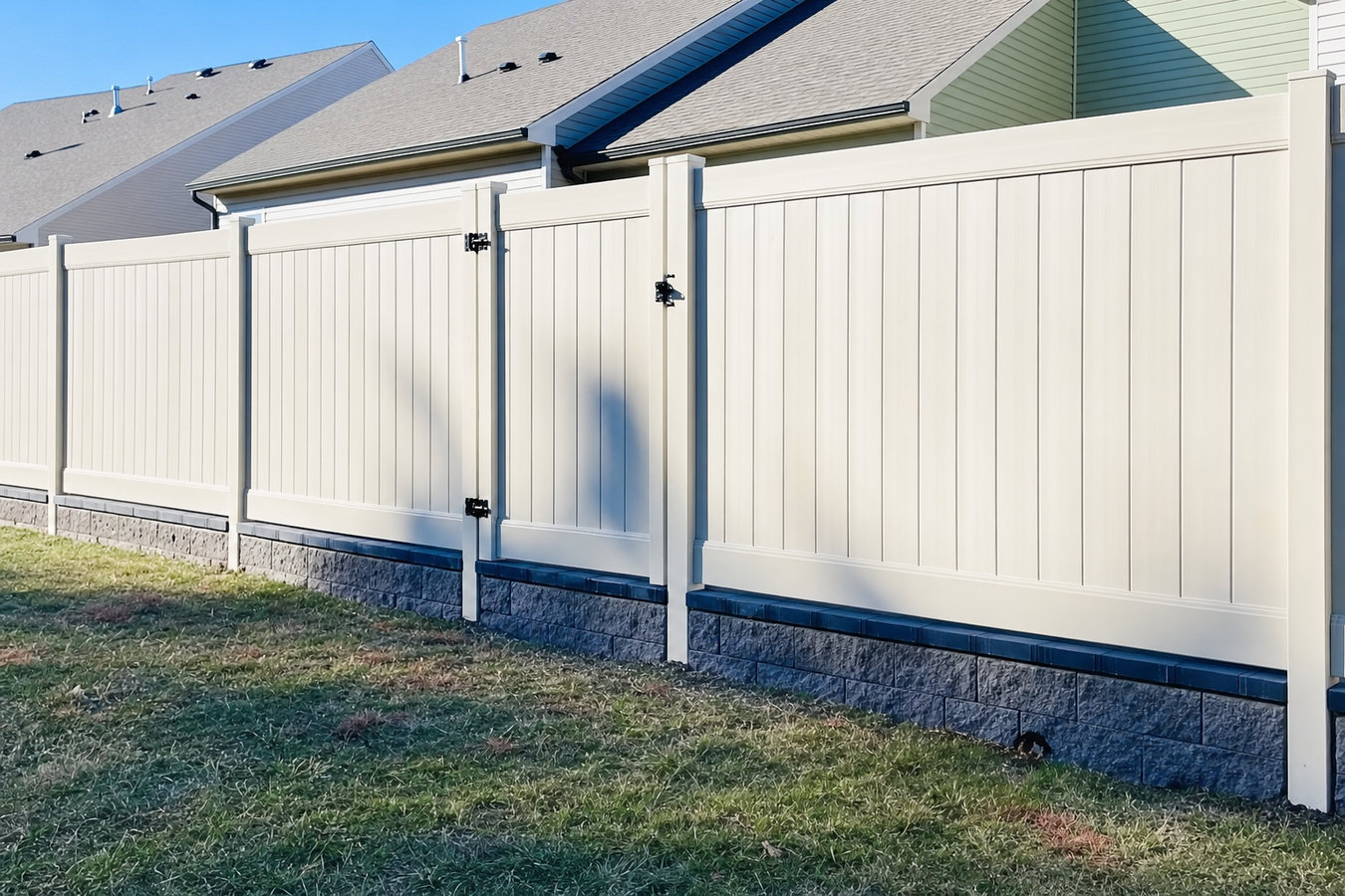 Vinyl fence installation in Millbrae, CA